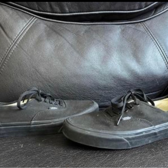 Size 8 men’s vans shoes - Picture 4 of 6